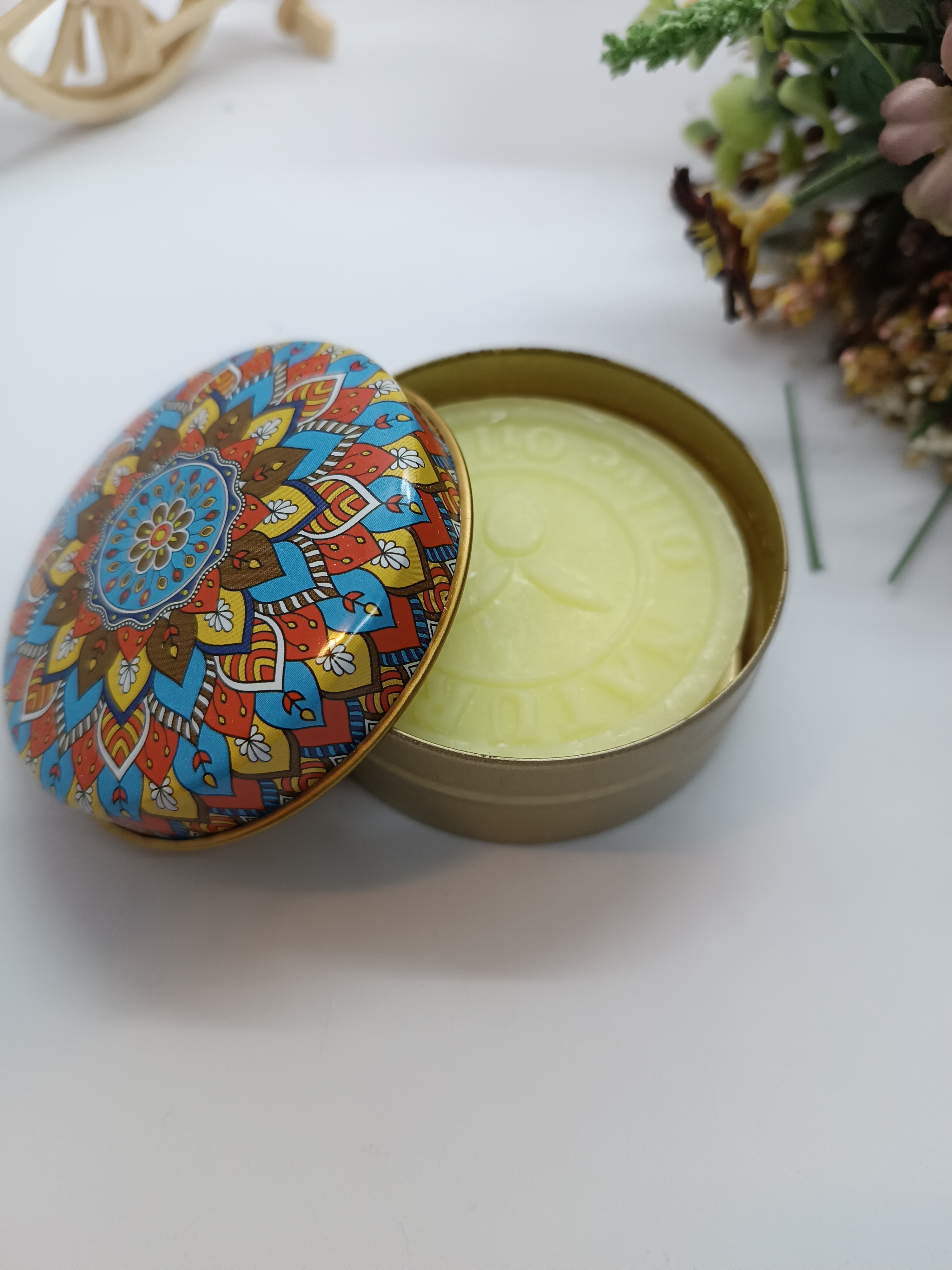 Metal kutulu doğal aromalı sabun.