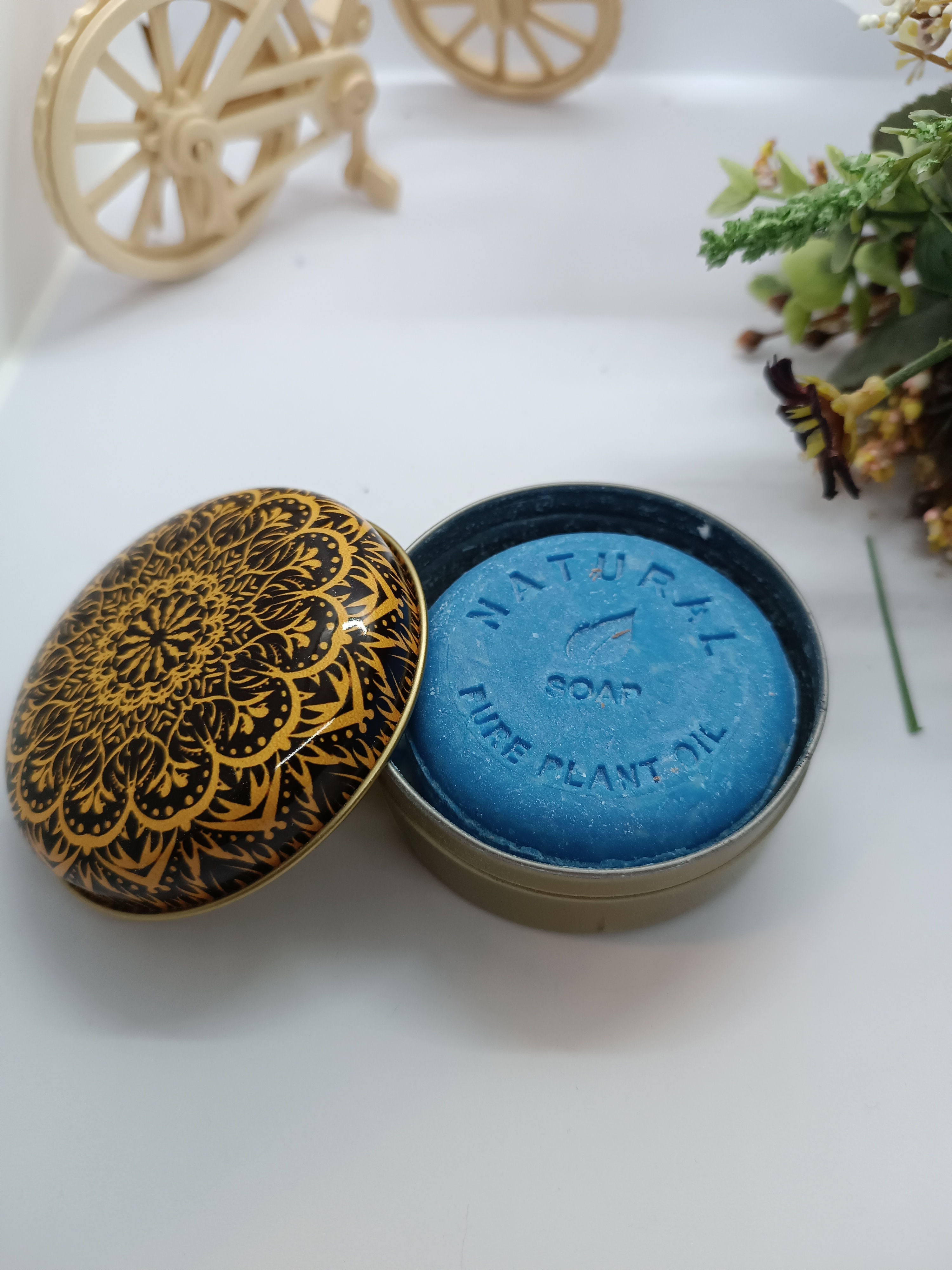 Metal kutulu doğal aromalı sabun.
