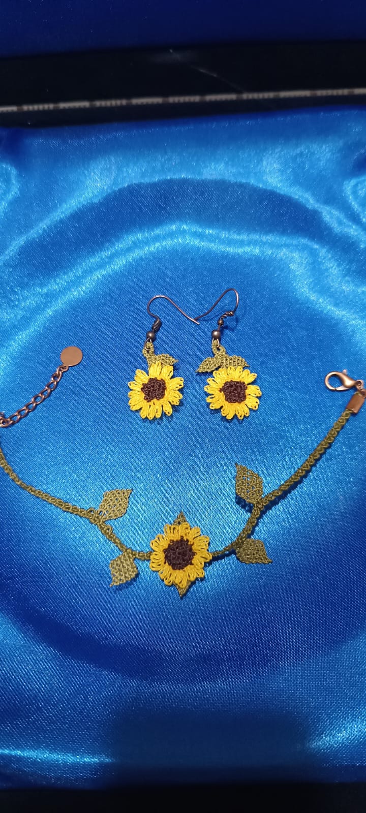 El yapımı iğne oyası Bileklik ve Küpe set